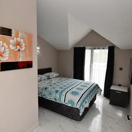 7 Continent Icmeler Apartment *