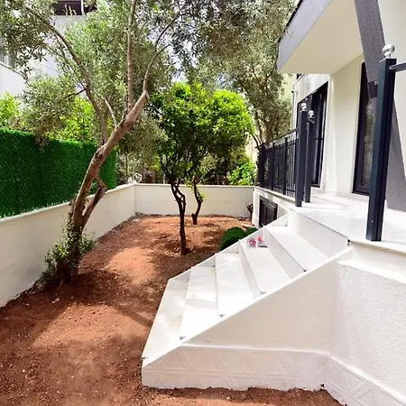 7 Continent Icmeler Apartment